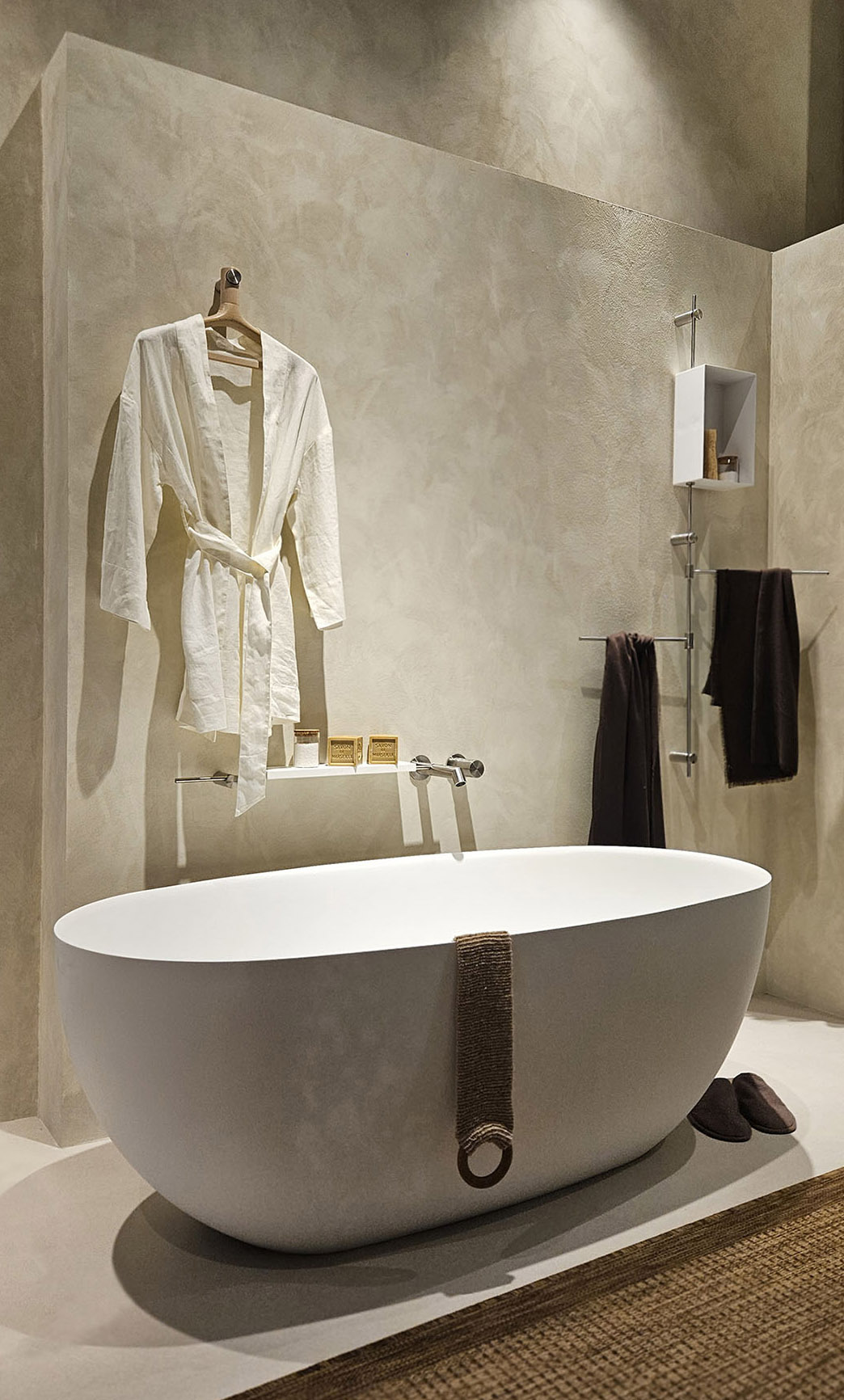 Plaster bathroom with freestanding tub