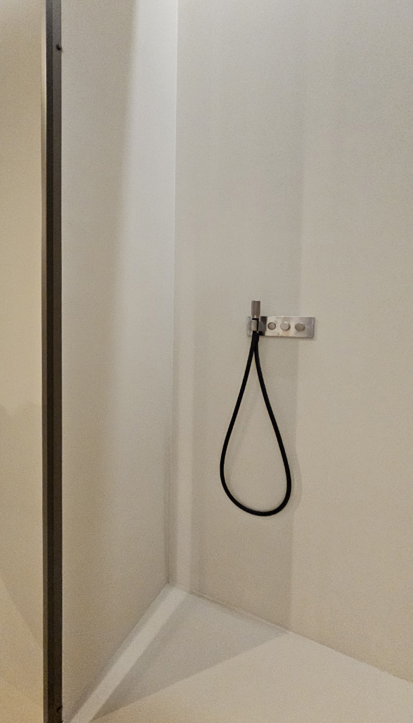 Minimalist walk-in shower