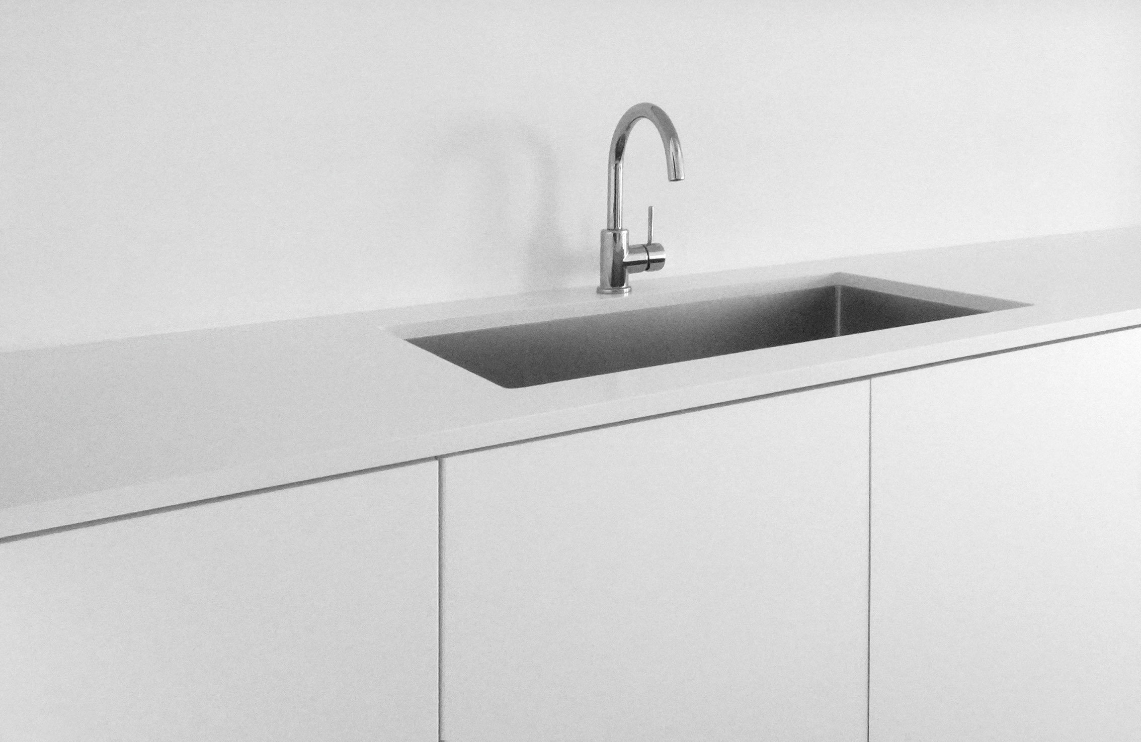Minimalist kitchen sink and counter